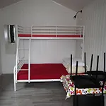 布拉特兰露营地旅馆 营地 *