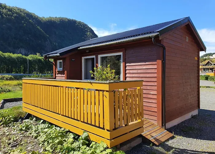 布拉特兰露营地旅馆 *