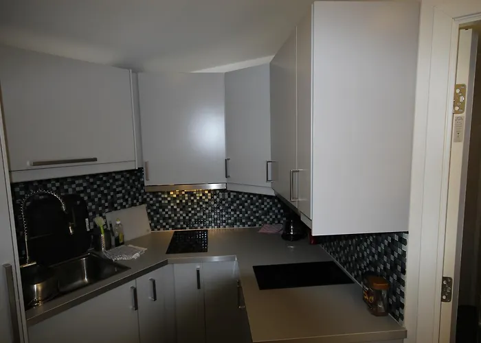 布拉特兰露营地旅馆 *